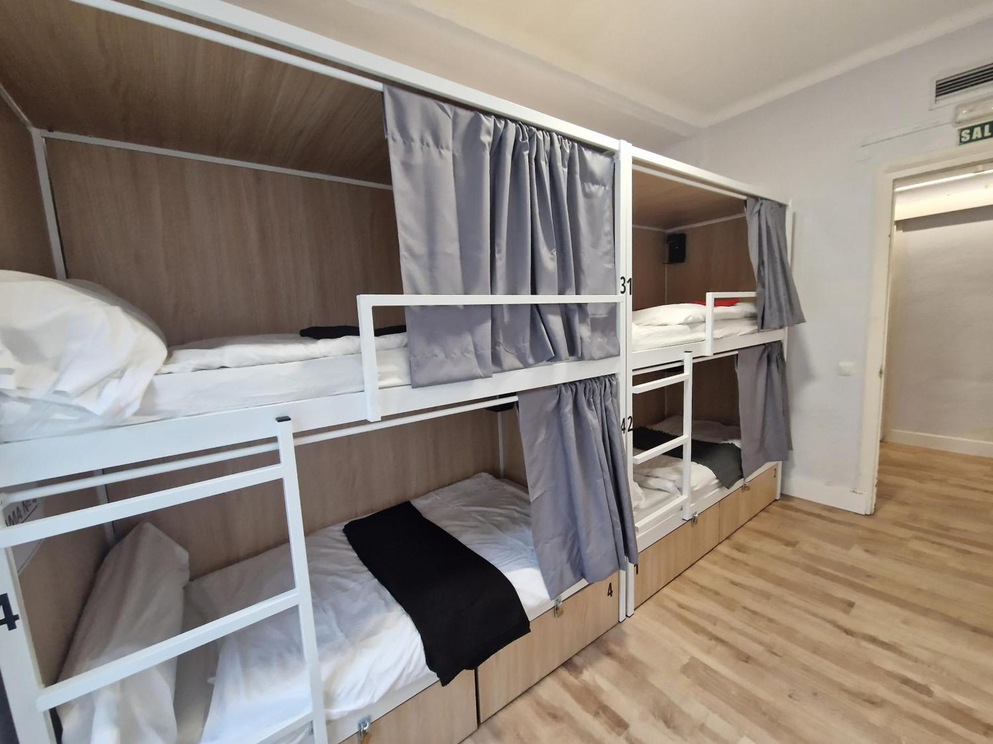 Aloha Hostel ปัมโปลนา ภายนอก รูปภาพ